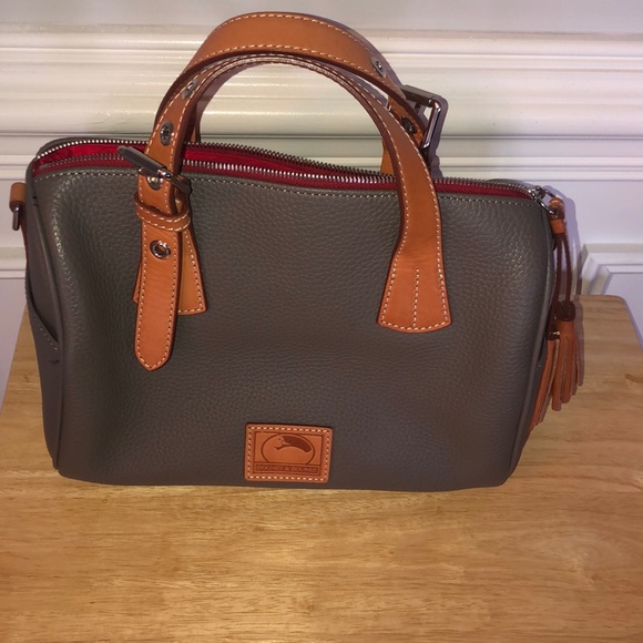 Dooney & Bourke Handbags - Dooney & Bourke purse